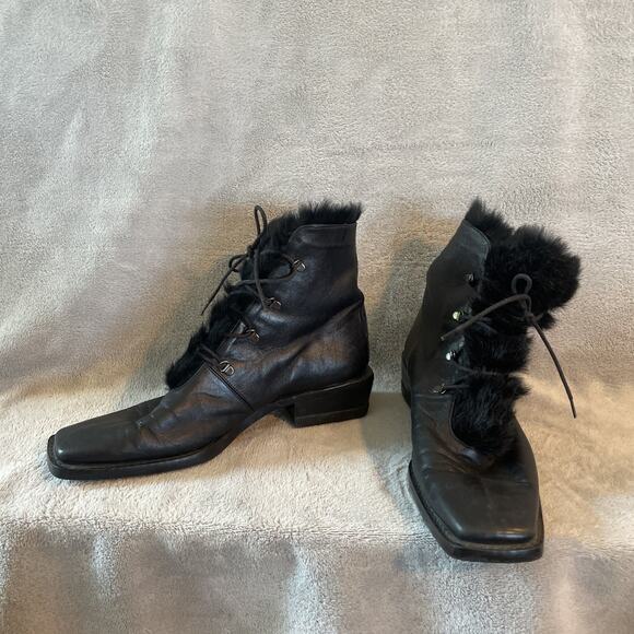 Stuart Weitzman Women's Leather and Bunny Fur Ankle Boots Black Size 9.5 - Picture 5 of 10